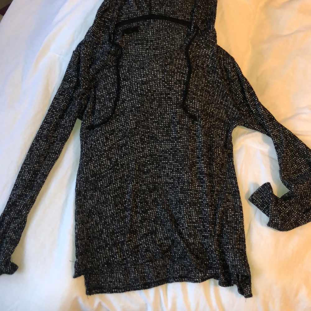 Black and White thin Aeropostale sweatshirt